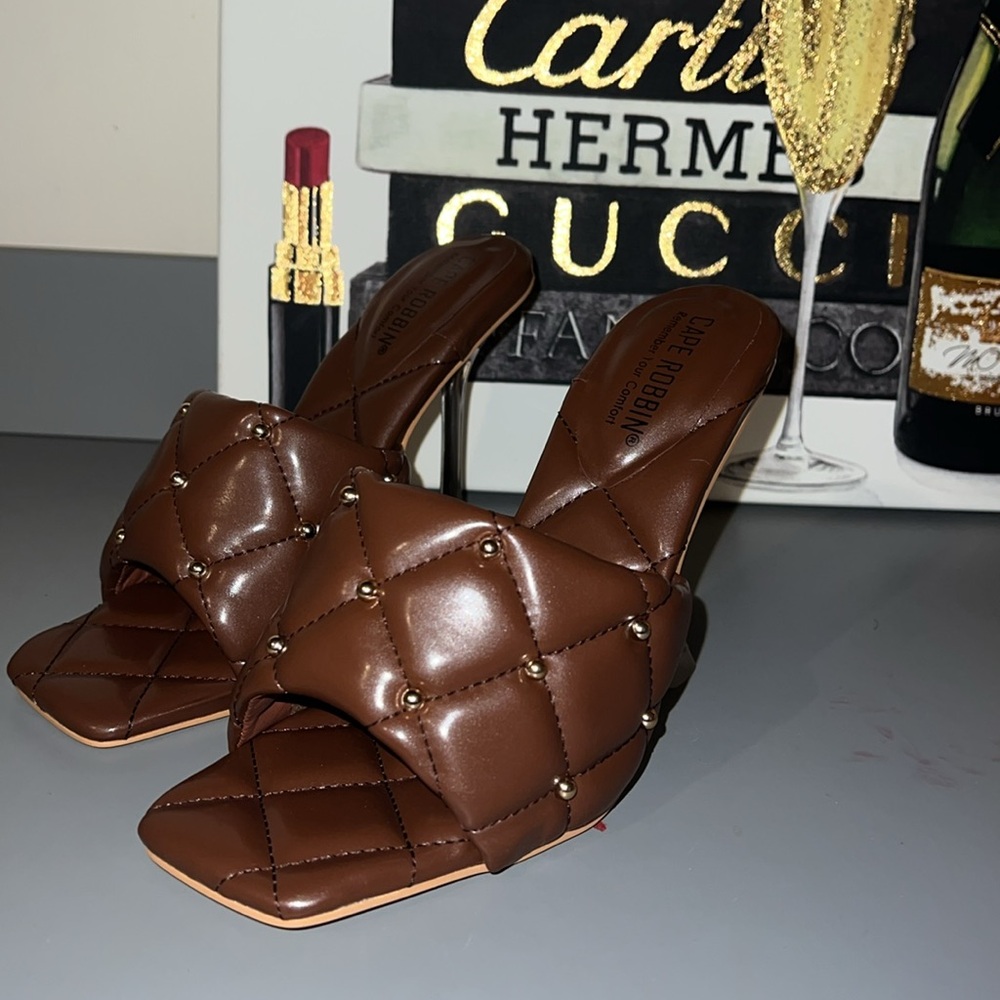 New! Cape Robbin Cecilla Brown and Gold Studded Mule Open Toed Heel Size 7.5